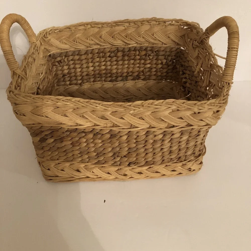 Primitive Woven Wicker Basket Handles 9x7x6 Farmhouse Cottagecore Decor GUC Smal